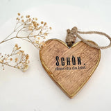 Holzherz mit der Aufschrift 'SCHÖN, dass du da bist', umgeben von Trockenblumen, ideal als Dekoration oder Geschenk, von easy-sticks, Rub on UV Sticker randlos Muttertag A5.