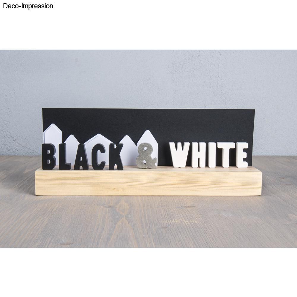 Dekoratives Beispiel mit der Silikon Gießform Mini ABC von easy-sticks, zeigt den Schriftzug "BLACK & WHITE" in unterschiedlicher Farbgestaltung.