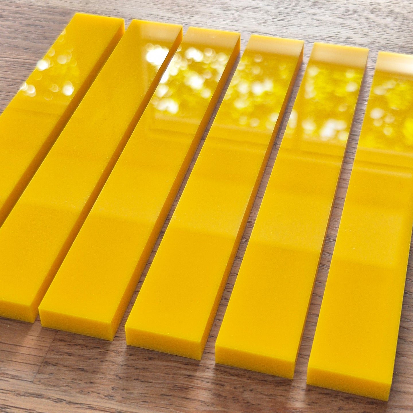Easy-Sticks gibt es auch aus Acryl. die eine Seite ist hochglänzend, die andere Seite in Matt. Du erhältst 6 Stück im Set.