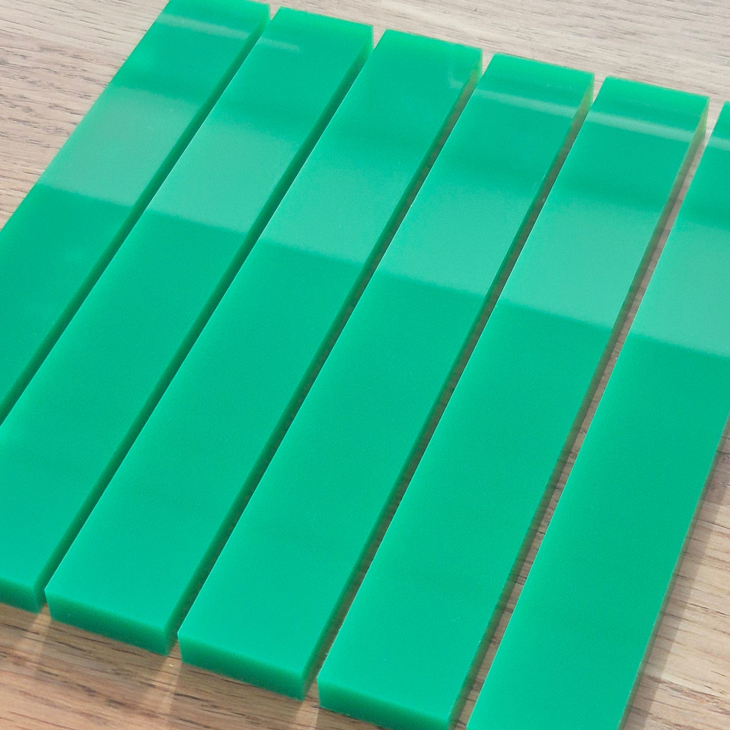 Easy-Sticks Acryl Grün - 6 Stück - 16 cm Länge in matt und glänzend, je eine Seite.