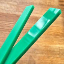 Lade das Bild in den Galerie-Viewer, Easy-Sticks Acryl Grün - 6 Stück - 16 cm Länge in matt und glänzend, je eine Seite.
