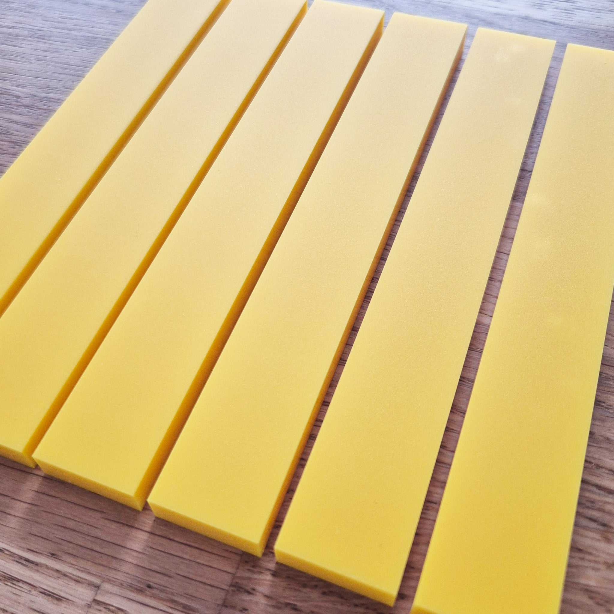 Easy-Sticks gibt es auch aus Acryl. die eine Seite ist hochglänzend, die andere Seite in Matt. Du erhältst 6 Stück im Set.