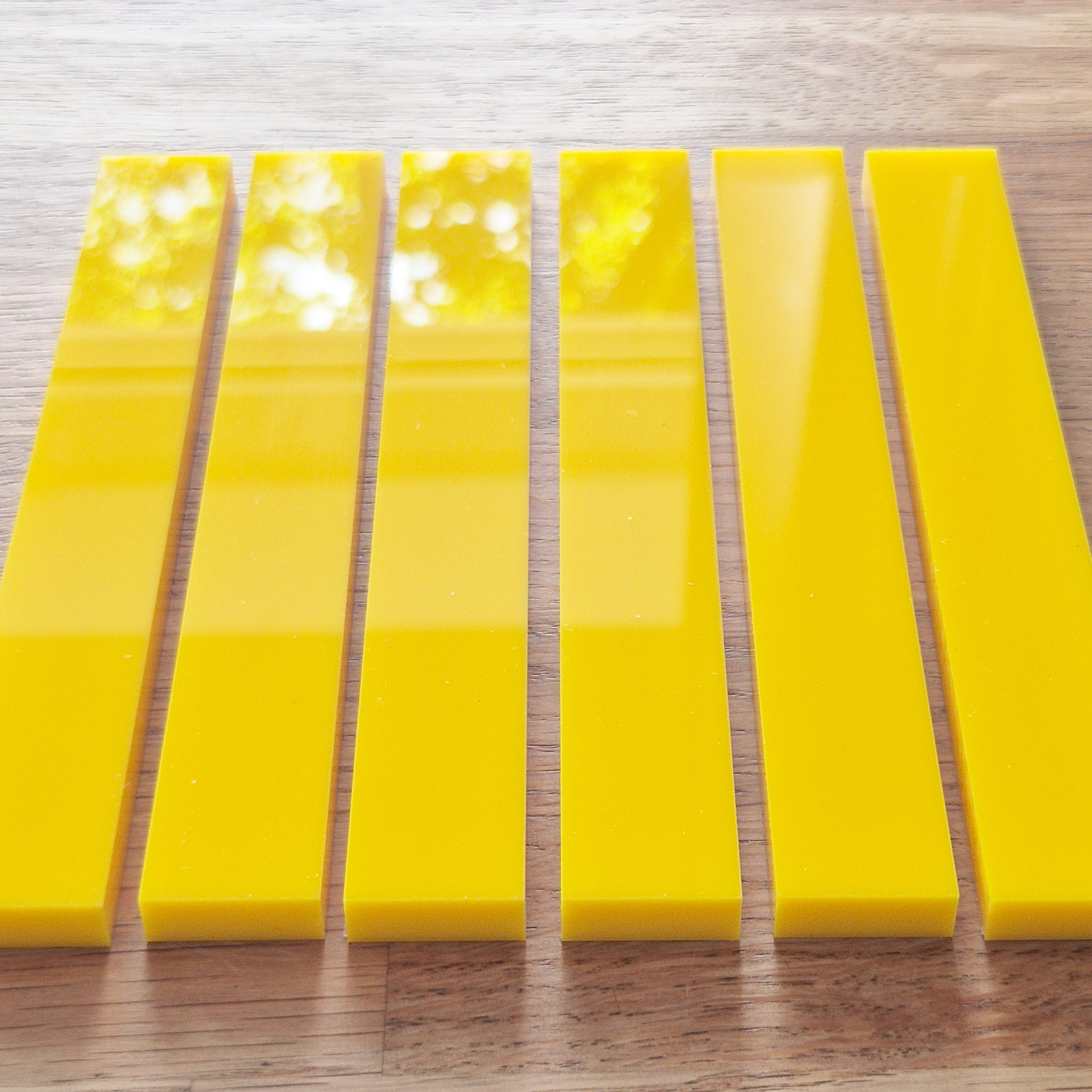 Easy-Sticks gibt es auch aus Acryl. die eine Seite ist hochglänzend, die andere Seite in Matt. Du erhältst 6 Stück im Set.