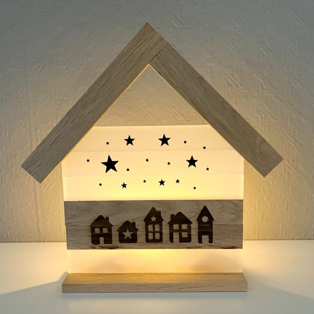 Schöne DIY-Lampe aus Acryl Easy-Sticks von Easy-Sticks Acryl Satiniert - 16 cm Länge, mit Haus- und Sterndesign.