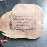 Holzschnitt mit dem Zitat "Allen Leuten recht getan, ist eine Kunst, die niemand kann" auf einer natürlichen Holzoberfläche, erstellt von easy-sticks.