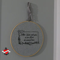 Stickrahmen mit dem Zitat "Allen Leuten recht getan, ist eine Kunst, die niemand kann", künstlerisch umgesetzt und angeboten von easy-sticks.