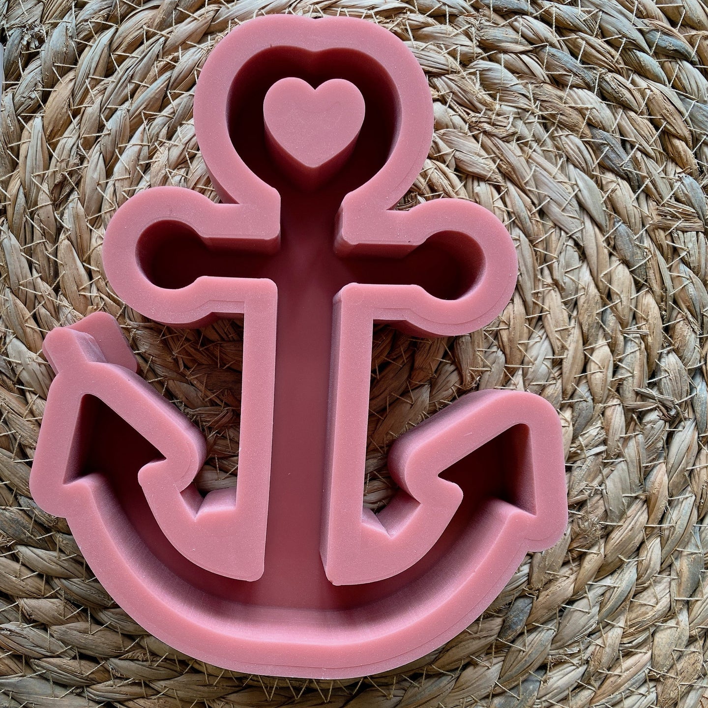 Silikon-Gießform Anker HERZ von Easy-Sticks, rosafarbene Silikonform in Herz- und Anker-Design, ideal zum Gießen kreativer Bastelprojekte.