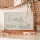 Tafel mit dem Schriftzug 'FAMILIE' und der Botschaft 'I wish you Watt', ideal für emotionale Designs von easy-sticks, inspirierend durch das Produkt 'Schriftzug Bundle: Erinnerungen, Familie, Lieblingsmomente als Plotterdatei zum Downloaden'.