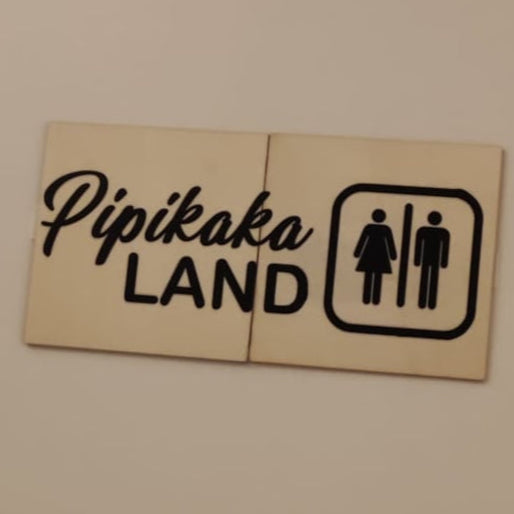 Bad und WC Laserdatei Laser Plotter Sprüche xtool Schild Schilder Toilette Gäste WC Im Sitzen Pinkeln Restaurant Pipikaka Land