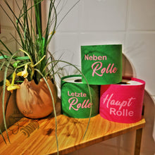 Lade das Bild in den Galerie-Viewer, Bad und WC Laserdatei Laser Plotter Sprüche xtool Schild Schilder Toilette Gäste WC Im Sitzen Pinkeln Restaurant I wish you wat Rolle meines Lebens Hallöchen Popöchen Haupt Rolle Klopapier
