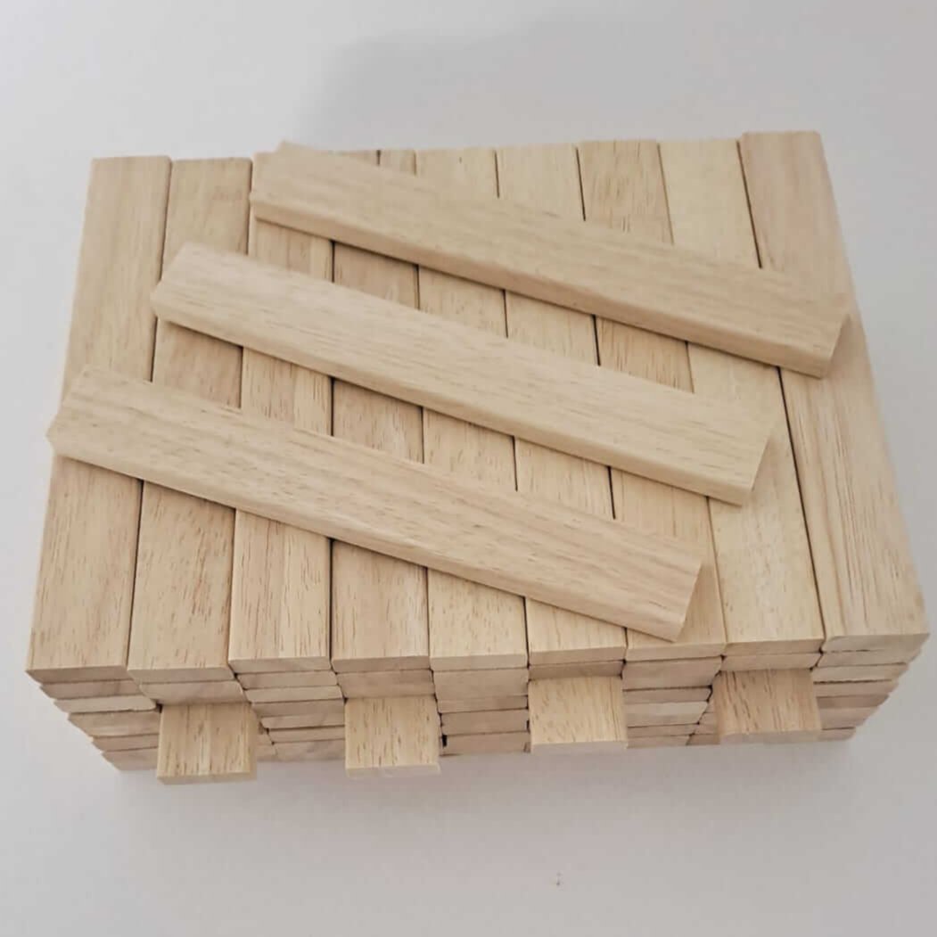 Eine stabile Ansammlung von Easy-Sticks 5.0, ideal zum Basteln, aus robustem Hartholz, von Easy-Sticks, in 16 cm Länge.