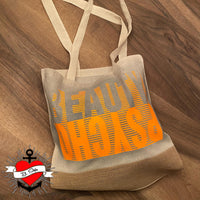 Helle Tragetasche aus Stoff mit auffälligem, orangefarbenem Schriftzug 'BEAUTY PSYCHO' von easy-sticks, perfekt für den modernen Alltag.