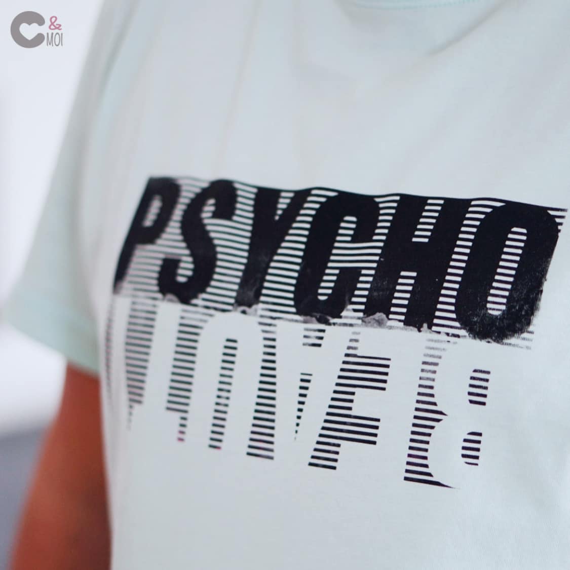 Stylisches T-Shirt mit dem Aufdruck 'PSYCHO BEAUTY' von easy-sticks, ideal für kreative DIY-Projekte und Modeenthusiasten.