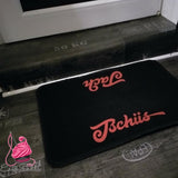 Begrüßung und Abschied Plotterdatei von Easy-Sticks auf schwarzem Türmatte mit ansprechendem Schriftzug.