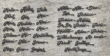 Lade das Bild in den Galerie-Viewer, Gestaltung der Plotterdatei &quot;Begrüßung und Abschied&quot; von Easy-Sticks, die verschiedene Begrüßungs- und Abschiedsformeln in kreativen Schriftzügen zeigt. Ideal für DIY-Projekte.
