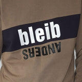 Stylisches Langarmshirt mit dem Aufdruck 'bleib ANDERS' von easy-sticks. Ideal für kreative Projekte und individuelle Ausdrucksweise.