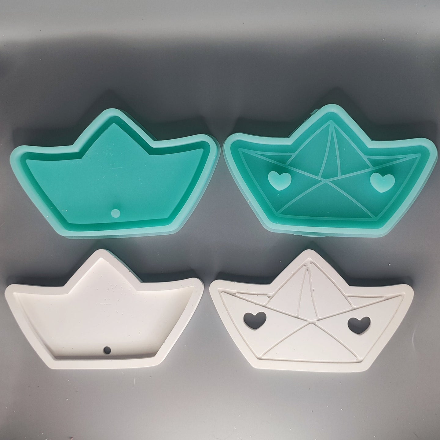 Verschiedene Silikonformen in Boot-Design von Easy-Sticks, perfekt zum Basteln von einzigartigen Lichtobjekten.
