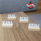 Personalisierte Buchstaben Aufsteller mit den Namen 'PAUL', 'RENE', 'KAKI' und 'NENA', perfekt für Bastelideen und Dekorationen von Easy-Sticks.