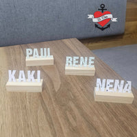 Personalisierte Buchstaben Aufsteller mit den Namen 'PAUL', 'RENE', 'KAKI' und 'NENA', perfekt für Bastelideen und Dekorationen von Easy-Sticks.