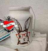 Bunny Hasen Laserdatei von easy-sticks: Ein eleganter Hasen-Motiv auf einer weißen Dose, die kreative Bastelideen zum Leben erweckt.