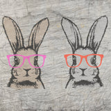 Niedliche Hasenillustration mit bunten Brillen, ideal für kreative Projekte. Entdecke die Bunny Hasen Laserdatei von easy-sticks und lasse deiner Fantasie freien Lauf!
