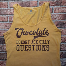 Lade das Bild in den Galerie-Viewer, Chocolate doesn´t ask silly questions schokolade plotteridee plotter diy geschenkidee
