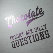Lade das Bild in den Galerie-Viewer, Chocolate doesn´t ask silly questions schokolade plotteridee plotter diy geschenkidee
