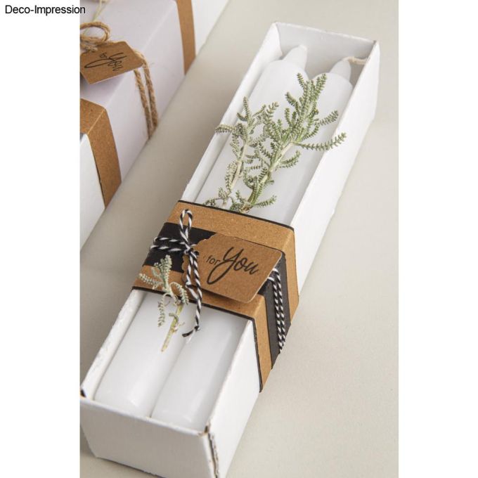 Verpackte Kerzen mit geschenkfertiger Kreativität, verziert mit klaren Stempelmotiven von easy-sticks, ideal für persönliche Geschenkideen - Stempelset 'Botanical'.