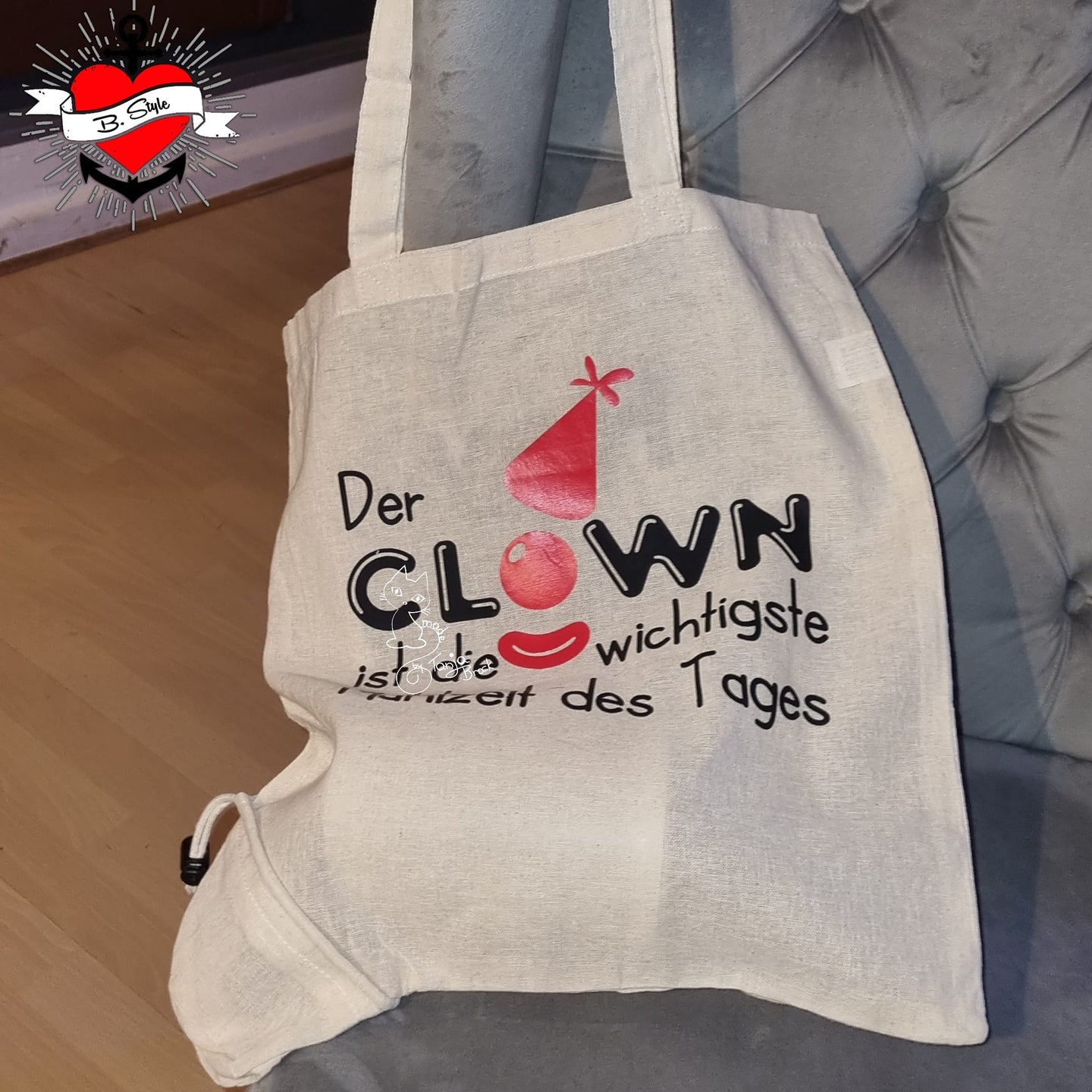 Tote Bag mit dem motivierenden Spruch "Der CLOWN ist die wichtigeste Zeit des Tages" von easy-sticks. Perfekt für kreative Projekte mit der Clown Laserdatei.