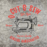 Vintage Nähmaschine mit dem Text 'Cut & Sew' in roter Schrift und kreativen Designelementen. Erhältlich von easy-sticks als digitale Plotterdatei.