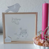 DIY Easy-Sticks Laternen PDF Frühling Blumen in Gießkanne Frühlingsbild idee