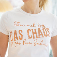 Modisches T-Shirt mit dem Aufdruck 'DAS CHAOS', das von easy-sticks entworfen wurde, ideal für kreative Köpfe.