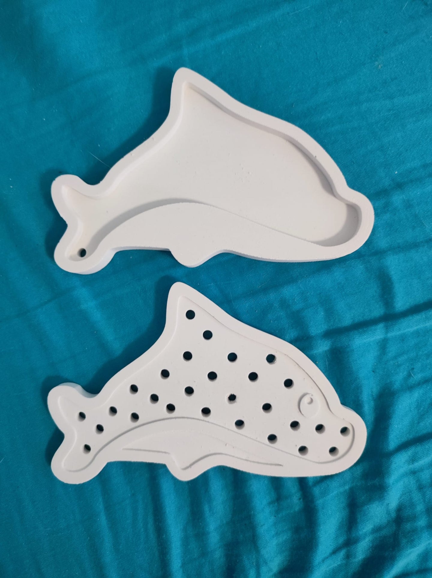 Leuchtender Delfin Silikonform für kreative Geldgeschenke, ideal zum Basteln und Experimentieren mit verschiedenen Materialien.