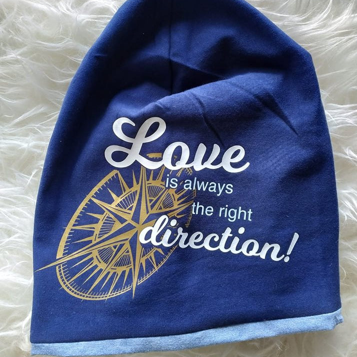 Love_is_always_the_direction_Plotterdatei auf blauen Mütze