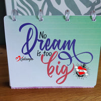 Bunter Kalender mit dem Spruch "No Dream is too big" von easy-sticks, eine kreative Planungslösung.