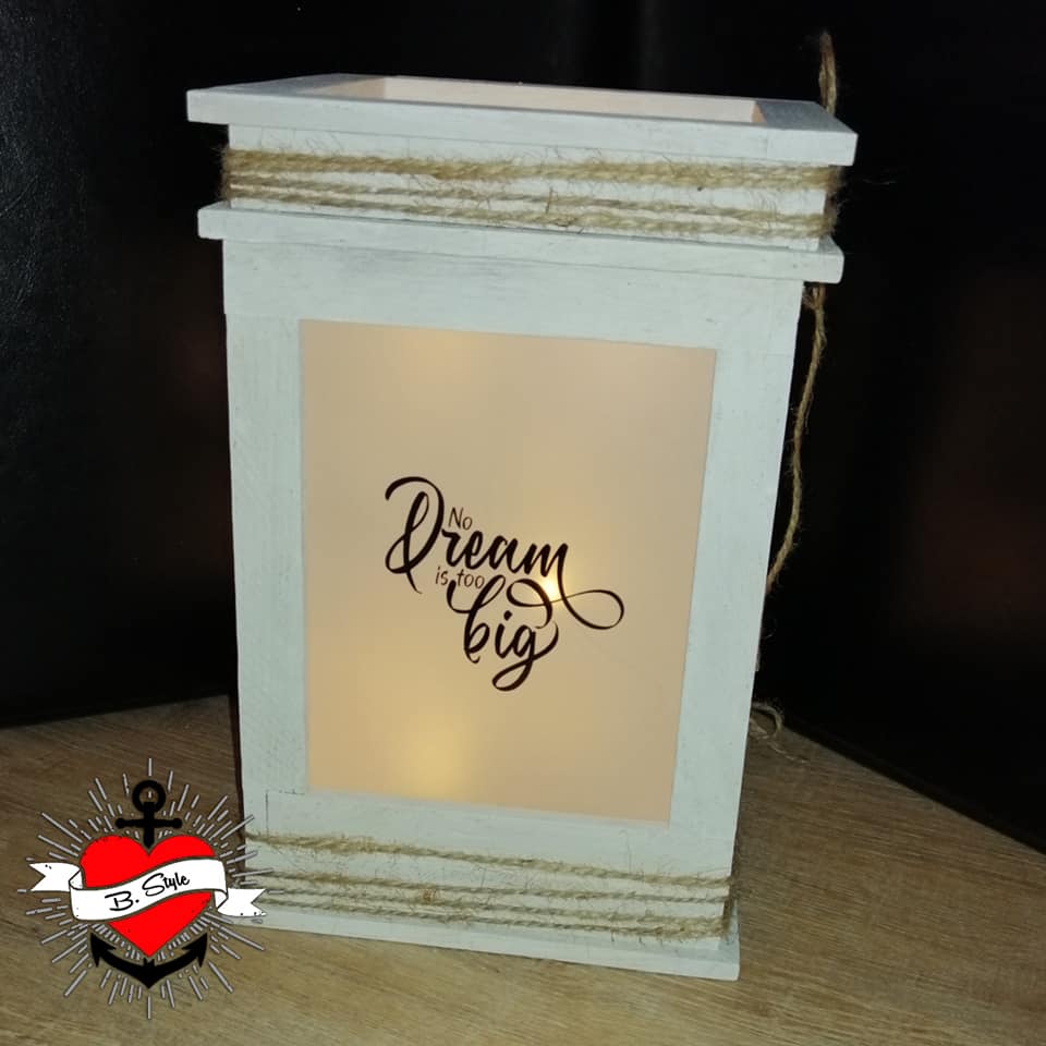 Ein eleganter Laternen-Design mit dem Spruch "No Dream is too big" von easy-sticks, ideal für stimmungsvolle Beleuchtung.