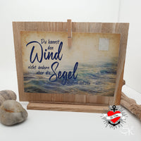 Dekorative Postkarte mit dem Zitat "Du kannst den Wind nicht ändern, aber die Segel anders setzen" von easy-sticks, eine ansprechende Verwendung der Plotterdatei.