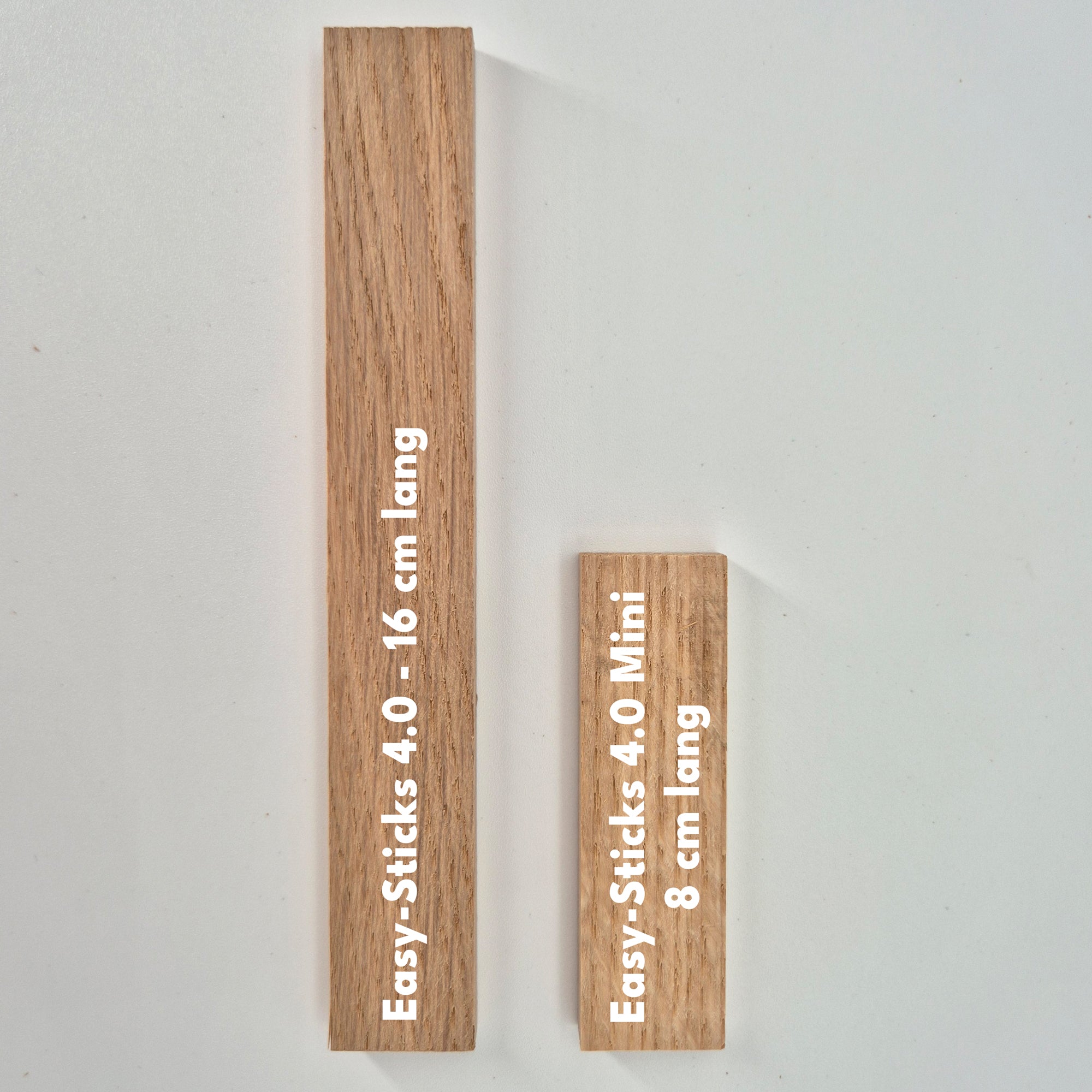 Nahaufnahme von Easy-Sticks 4.0 Mini aus Eiche, perfekt für Bastelideen mit langlebigem und schönem Holz - 60 Stück.