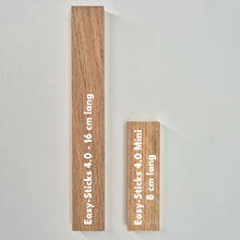Lade das Bild in den Galerie-Viewer, Nahaufnahme von Easy-Sticks 4.0 Mini aus Eiche, perfekt für Bastelideen mit langlebigem und schönem Holz - 60 Stück.

