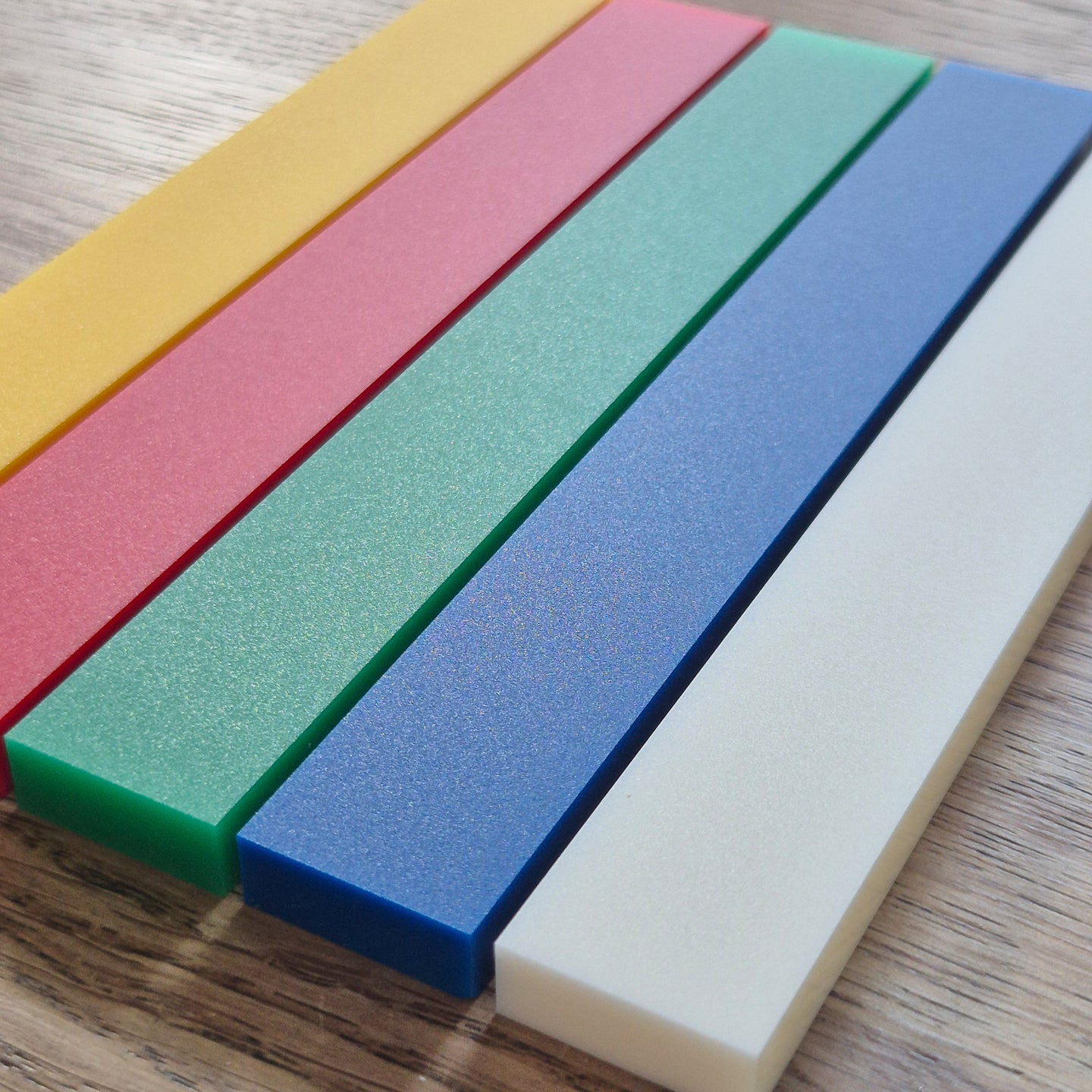 Bunte Acrylstäbe, 5 Stück - Rot, Grün, Blau, Gelb, Beige, UV-Beständig, Blickdicht, 8mm Stärke