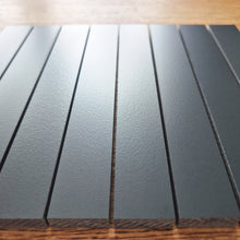 Lade das Bild in den Galerie-Viewer, Easy-Sticks HPL Anthrazit von Easy-Sticks, 8 Stück, 16 cm lang, gezeigt in einer eleganten Anordnung auf einem Holzuntergrund, ideal für DIY-Projekte.
