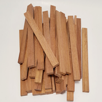Eine ansprechende Ansammlung von Easy-Sticks Long Cumaru Holz mit einer Länge von 25 cm, ideal zum Basteln, von der Marke Easy-Sticks.