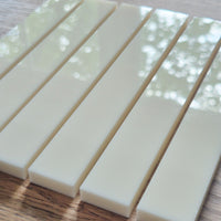 Zwei cremefarbene Easy-Sticks Acryl Creme von Easy-Sticks, 16 cm lang - Perfekt für kreative DIY-Projekte.