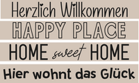 Kreatives Wanddesign mit den inspirierenden Texten "Herzlich Willkommen", "Happy Place", "Home sweet Home" und "Hier wohnt das Glück" von easy-sticks, perfekt für persönliche Wohnräume.