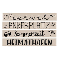 Gestaltete Holzschilder mit den Begriffen 'Meerweh', 'Ankerplatz', 'Sommerzeit' und 'Heimathafen', ideal für DIY-Projekte von easy-sticks. Plotter- und Lasergravur Dateien für den Sommer.