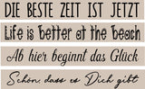 Inspirierende Sprüche in dekorativem Schriftstil - 'Die beste Zeit ist jetzt', 'Life is better at the beach', 'Ab hier beginnt das Glück', 'Schön, dass es Dich gibt' - von easy-sticks, Plotter- & Lasergravur Dateien.