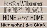 Wanddekor mit Sprüchen "Herzlich Willkommen", "Happy Place", "Home sweet Home" und "Hier wohnt das Glück" im Design von easy-sticks, ideal für ein einladendes Zuhause.