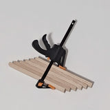 Einhandzwinge, Schraubzwinge, 103mm Spannweite, 45mm Maultiefe mit Easy-sticks in Anwendung