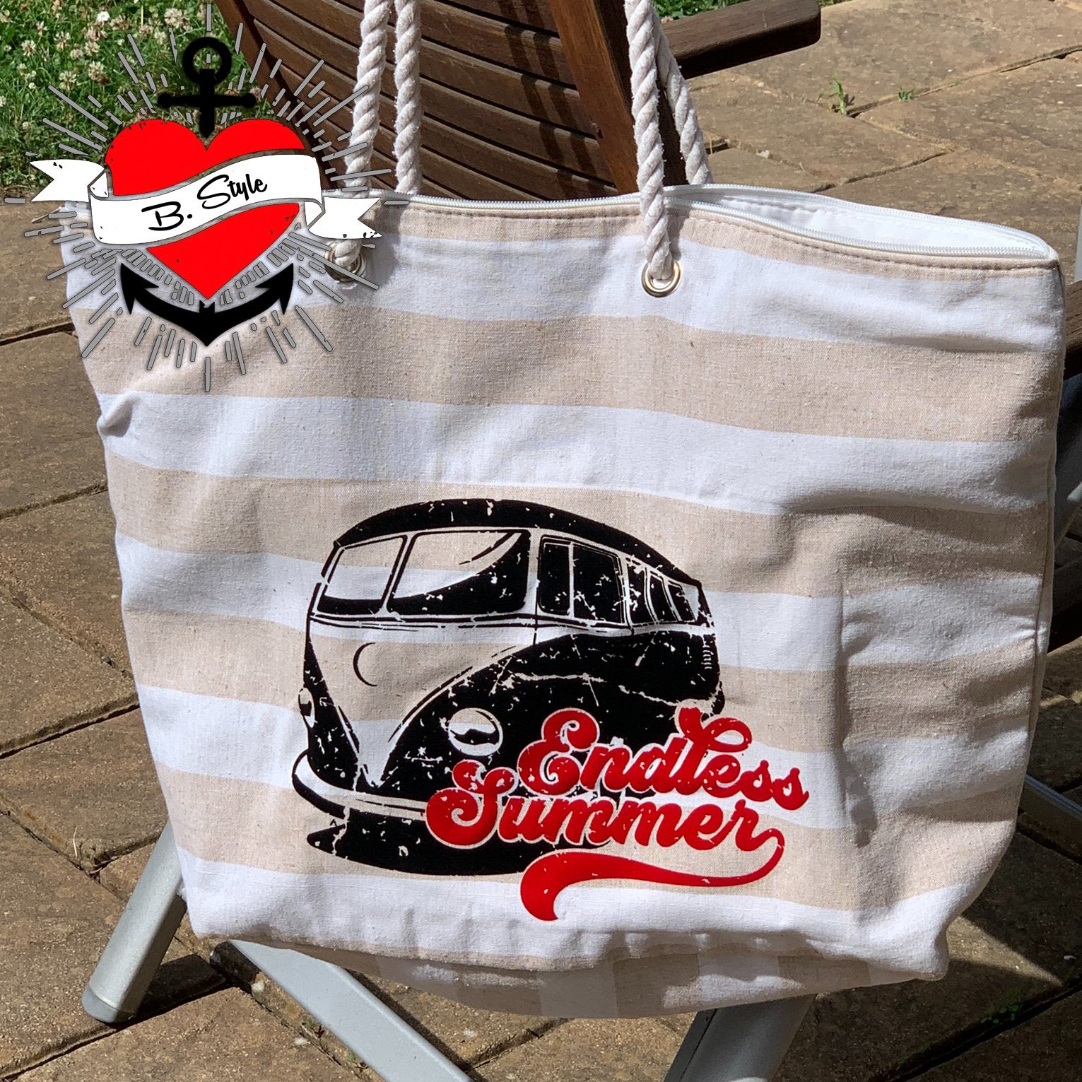 Große Strandtasche mit dem Aufdruck "Endless Summer Bulli" von Easy-Sticks, ideal für den Sommer und kreative Ausflüge.