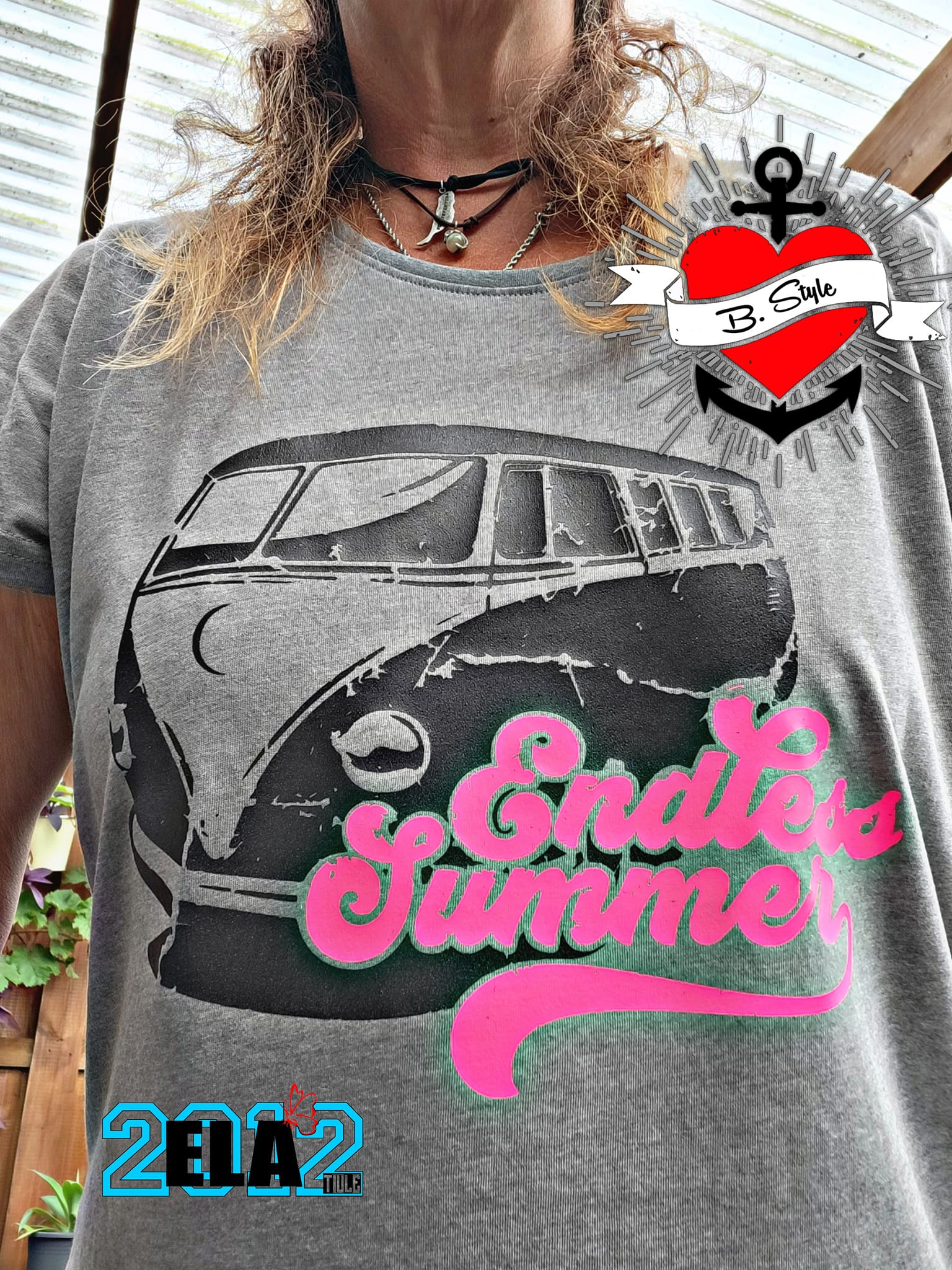 Bequemes T-Shirt mit dem Design "Endless Summer Bulli" von Easy-Sticks, perfekter Schnitt für einen lässigen Look im Alltag.